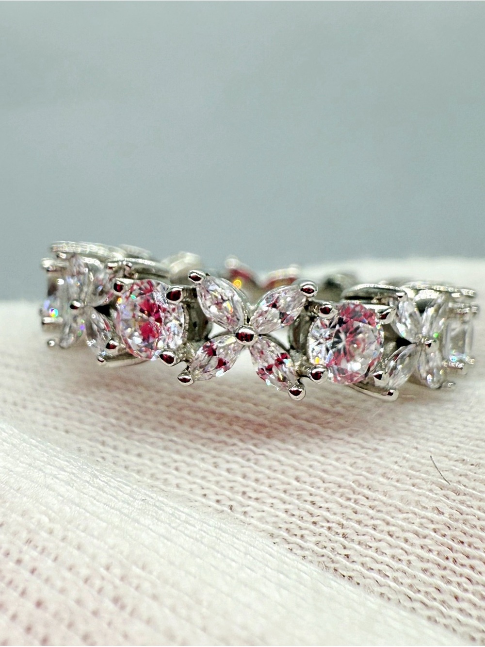 Elegant Silver Women's Ring - Picture 13 of 17
